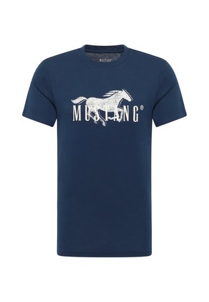 T-shirt in cotone blu navy con una grafica di un cavallo al galoppo bianco e la scritta "MUSTANG" sotto. Maniche corte e scollo rotondo.