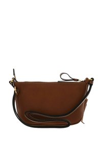 Sac bandoulière en cuir marron à la forme structurée, doté d'une fermeture éclair, d'une sangle noire réglable et d'accents métalliques dorés.