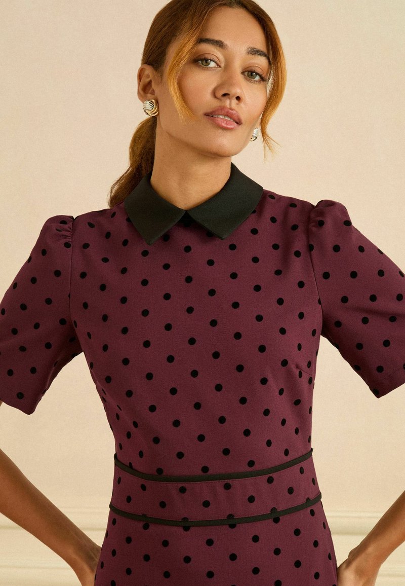 burgundy dress heels Preloved Kids Shirt – ApparelXchange CIC main image 1