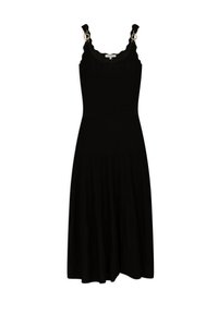 Schwarzes Kleid mit geripptem Oberteil, gewellten Kanten und goldenen Hardware-Akzenten an den Trägern. Ausgestellter Rock mit glatter Textur, knielang.