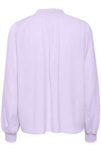 Blusa viola chiaro con scollatura arricciata e maniche lunghe e gatherate. I polsini smock aggiungono dettagli al tessuto fluido.