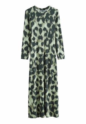 Robe longue à manches longues avec imprimé léopard abstrait vert et noir et col rond.