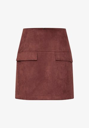 Bordeaux nepbont mini-rok met een hoge taille, voorzien van twee voorkruimels en een achterste ritsvoering. Vloeiende textuur en gestructureerde vorm.
