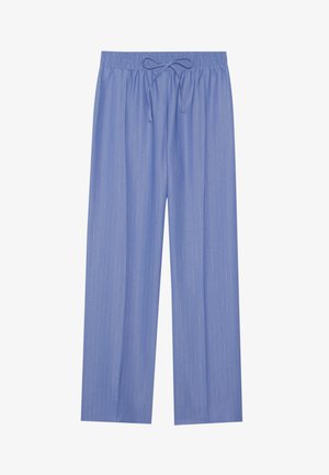 Lys blå vide bukser med elastik i taljen, med subtile lodrette striber for tekstur. Lavet af blødt, åndbart stof.