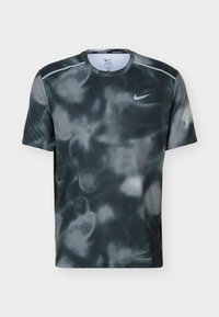 Selezionato, black