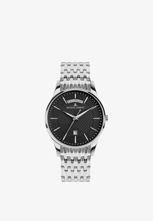 Montre-bracelet en métal argenté avec cadran noir texturé, jour « samedi » en haut, date « 7 » en bas, et aiguilles des heures, minutes et secondes argentées.