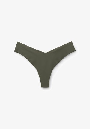 Olivgrüner nahtloser Damen-String mit einem V-förmigen Bund auf weißem Hintergrund.