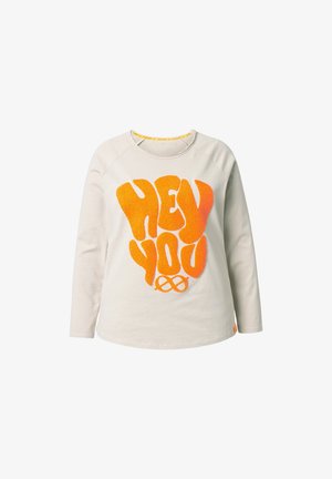Maglietta a maniche lunghe grigio chiaro con una grafica in terry arancione "HEY YOU". Collo rotondo con bordo interno a contrasto.