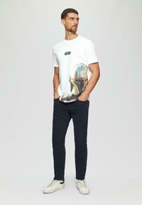 s.Oliver MIT STARWARS®  - T-Shirt print - weiß