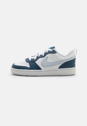 COURT BOROUGH 2 BG UNISEX - Sneakersy niskie - summit white/pure platinum/valerian blue/pilgrim