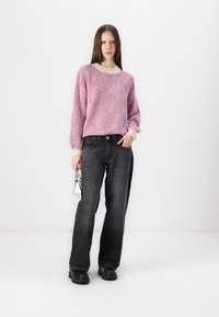 Pieces PCJENNA O NECK - Strikkegenser - whitecap gray/festival fuchsia