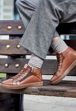 Pikolinos LANZAROTE - Sneaker low - light brown