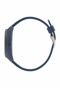 Námořnické silikonové hodinky s kulatým ciferníkem, hladkým rámečkem a texturovaným páskem. Obsahují kovovou sponu a výraznou korunku.