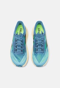 New Balance FUELCELL REBEL V4 - Apavi skriešanai pa asfaltu - blue