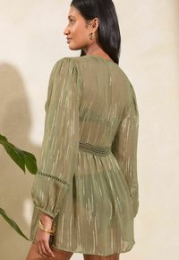 Love & Roses REGULAR FIT - Dodatek za na plažo - khaki green