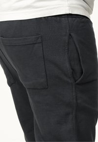 Unselected, black washed