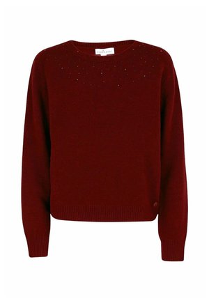 Maglione lavorato a maglia bordeaux a maniche lunghe con scollo rotondo e piccole perline decorative vicino al collo.