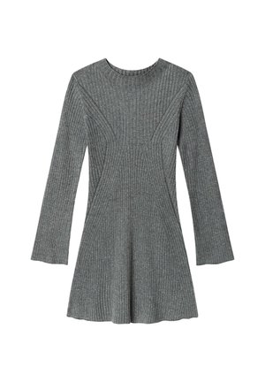 Vestito grigio a maniche lunghe in maglia a coste con scollo rotondo e gonna svasata, con motivi testurizzati verticali e diagonali.