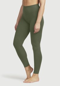 Oliivivihreät legginsit joustavasta kankaasta, joissa on korkea vyötärö ja slim fit -silhuetti, sileä rakenne ilman näkyviä saumoja.