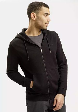 Czarna bluza z kapturem na zamek, wykonana z miękkiego materiału, z przednią kieszenią i regulowanym kapturem ze sznurkiem. Prosty design bez widocznych logo.