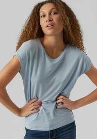 Vero Moda VMAVA PLAIN - T-shirt basic - skyway