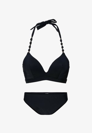 Crni bikini set s trokutastim grudnjakom s vezanjem oko vrata, perlicama na uzicama i odgovarajućim klasičnim donjim dijelom. Glatka, mat površina.