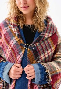 blue shadow Cape - red