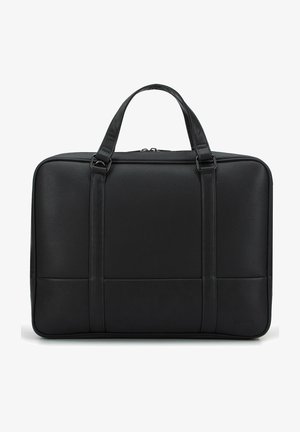 Zwarte lederen aktetas met een gestructureerd oppervlak, dubbele handvatten en een ritssluiting. Heeft een slanke, rechthoekige vorm en minimale accenten.