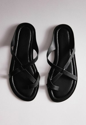 THE SET, REGULAR FIT - TOE LOOP STRAPPY SANDALS - Sandaler m/ tåsplit - black