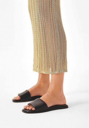 Kazar, Mules - black