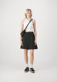 GAP EASY UTILITY - Shortsit - true black