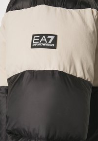 EA7 Emporio Armani Zimní bunda - black