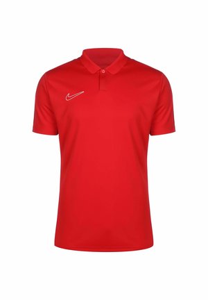 Rode poloshirt van polostof, met een kraag en een enkel wit Nike-logo op de linkerkant van de borst. Korte mouwen, klassieke pasvorm.