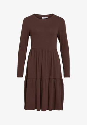 Brun långärmad klänning med rund halsringning, ribbad struktur och volangkjol. Slätt tyg med avslappnad passform och utan synliga detaljer.
