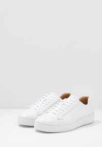 Tiger of Sweden SALAS Trainers white Zalando