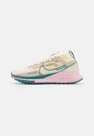 REACT PEGASUS TRAIL 4 GTX - Chaussures de running - sanddrift/mineral teal/coconut milk/pearl pink/baltic blue