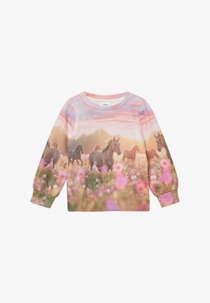 Langärmliges Kinderhemd mit einem Druckdesign von Pferden, die durch eine blumenreiche Wiese bei Sonnenuntergang laufen.