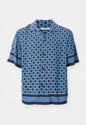 Camicetta a maniche corte con bottoni in blu e navy, caratterizzata da un motivo geometrico. Realizzata in tessuto leggero con una vestibilità comoda e colletto piatto.
