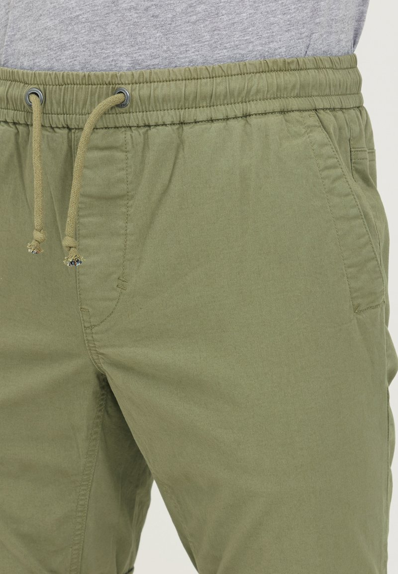 Herren Chino Shorts | Blend BHGREGO Shorts oil green/grey denim - RG15477 Herren Chino Shorts | Blend BHGREGO Shorts oil green/grey denim - RG15477