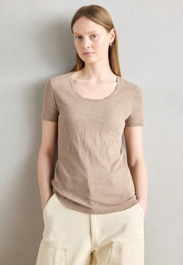 DEEP ROUND NECK TWISTED - Basic T-shirt - summer sand