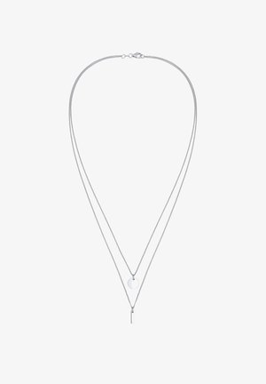 Sudraba divkārša kaklarota ar apaļu piekari un taisnstūra charm, ar delikātu ķēdīti un omā arkrāna aizdari.