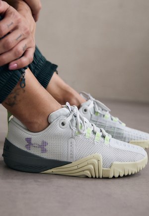 Under Armour TRIBASE REIGN 6 - Scarpe da allenamento - halo gray/high-vis yellow/provence purple