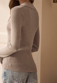 Next Sweter