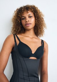 Spanx SPANXSUPERSCULPT™ TOTALCONTOUR OPEN-BUST CAMI - Corsager - very black