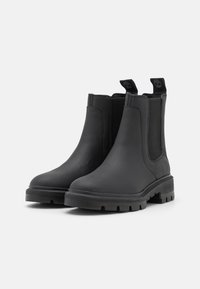Timberland CORTINA VALLEY CHELSEA - Platform ankle boots - black full grain