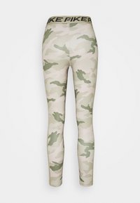 Leggings mimetici in verde chiaro e beige, realizzati in materiale elasticizzato con una vita nera con marchio. Design aderente con dettagli sulle cuciture.