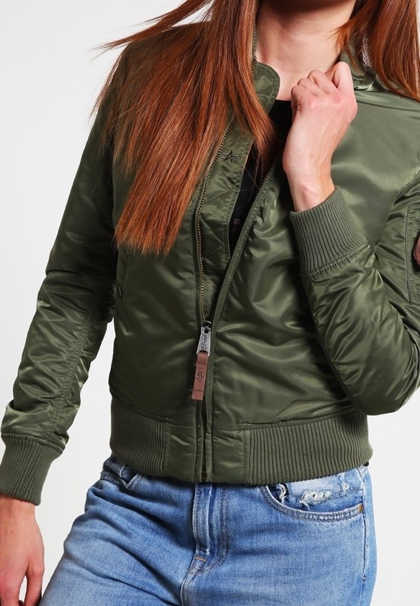 Alpha Industries Bomberjacka - olive