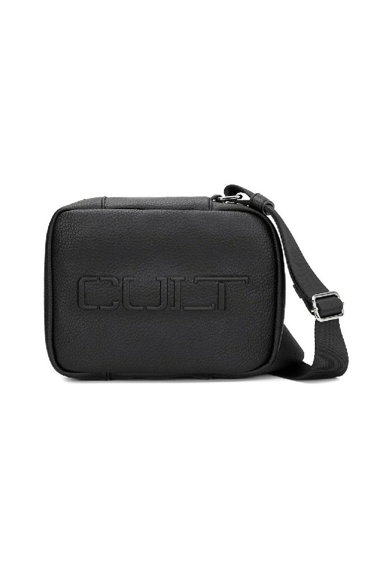 Borsa a tracolla in pelle nera con logo "CULT" in rilievo, forma rettangolare, chiusura con zip e tracolla regolabile. Texture liscia e design elegante.