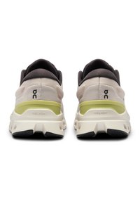 On CLOUDSTRATUS 3 - Scarpe da corsa su strada - pearl   ivory