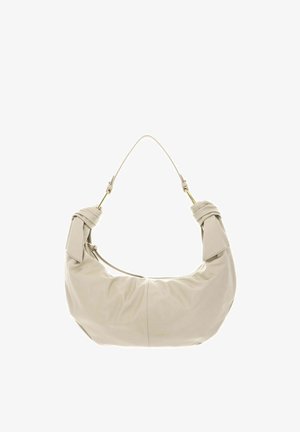 Sac d'épaule en cuir beige doux avec détails de sangle nouée et ferrures dorées, forme croissant, fermeture éclair.